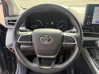 2025 Toyota Sienna XLE