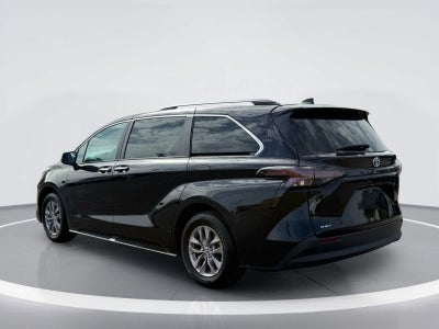 2025 Toyota Sienna XLE