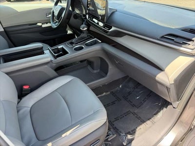 2024 Toyota Sienna XLE