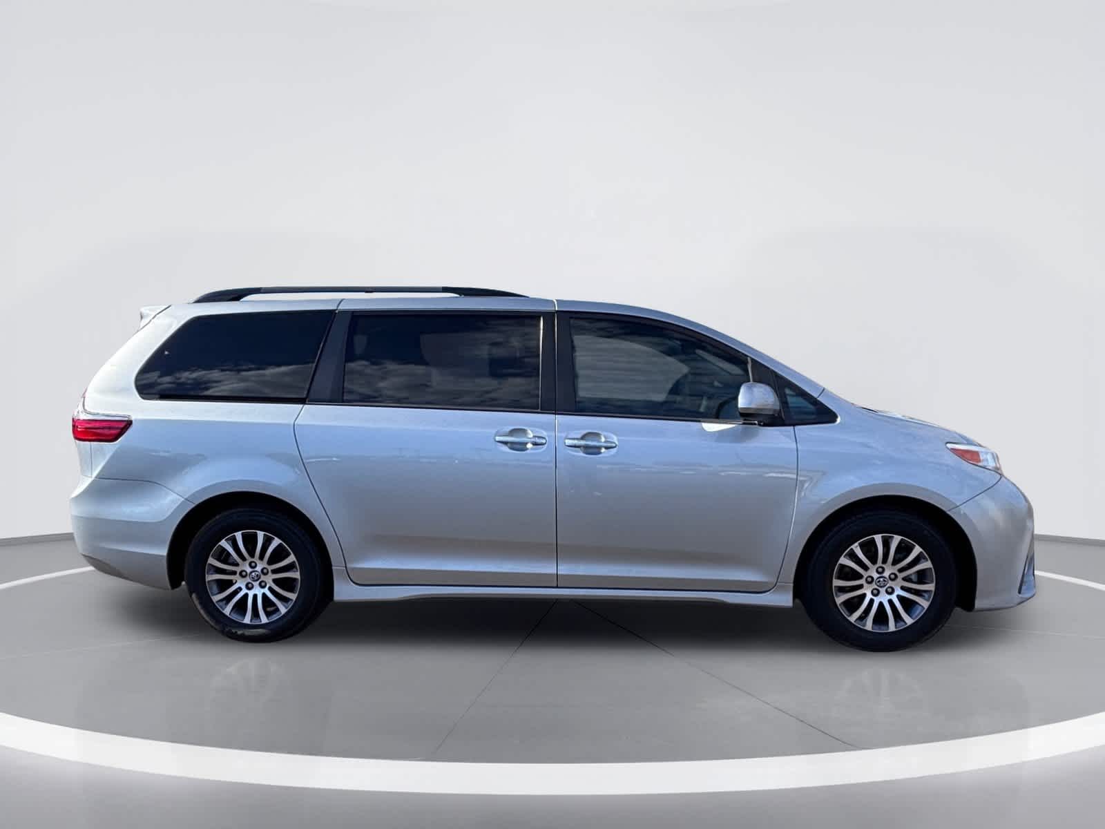 2020 Toyota Sienna XLE