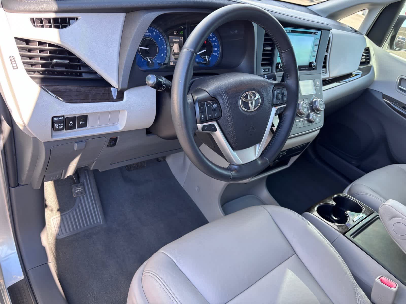 2020 Toyota Sienna XLE