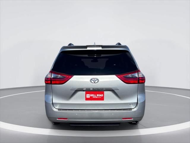 2020 Toyota Sienna XLE