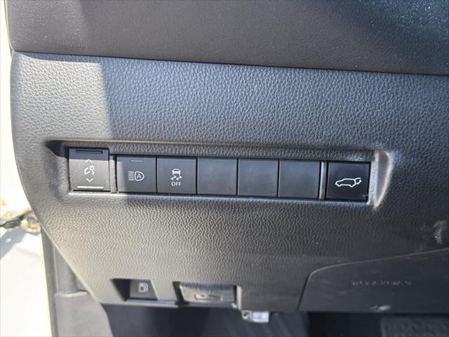2023 Toyota Venza LE