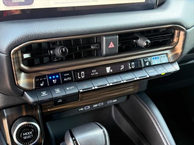2025 Toyota Land Cruiser 4WD (Natl)