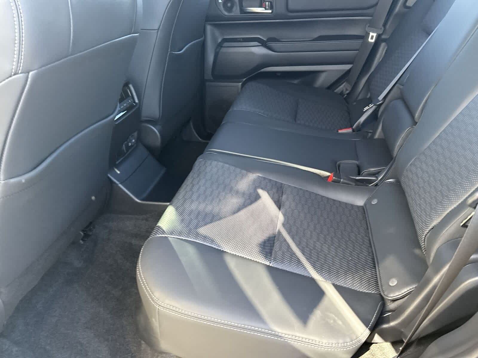 2025 Toyota Land Cruiser 4WD (Natl)