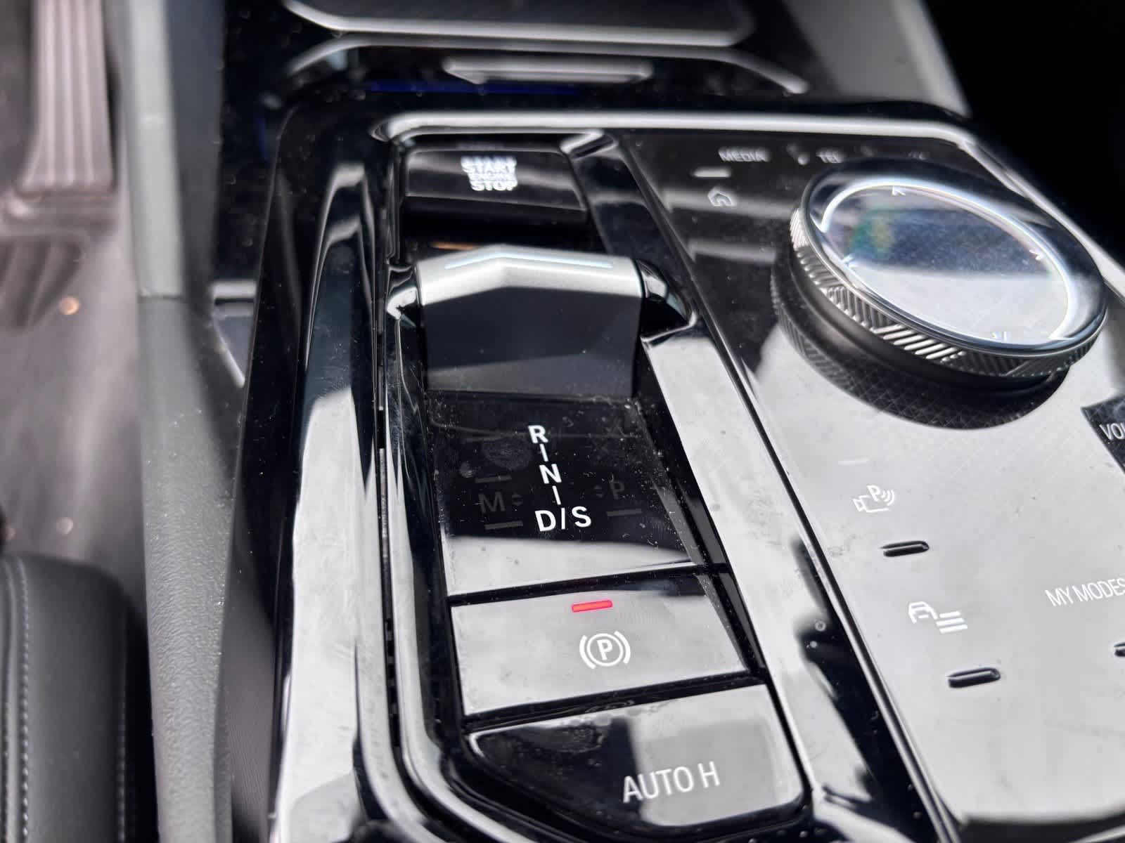 2025 BMW 530i 530i