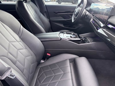 2025 BMW 530i 530i