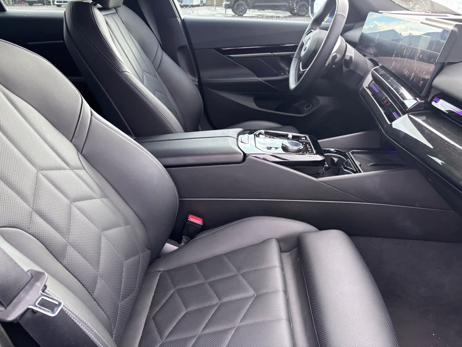 2025 BMW 530i 530i