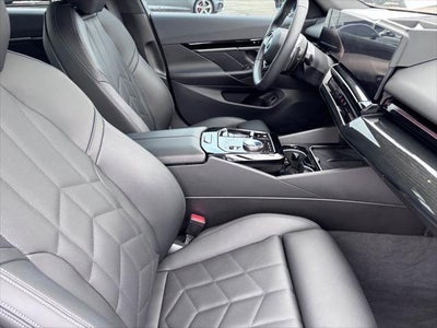 2025 BMW 530i 530i