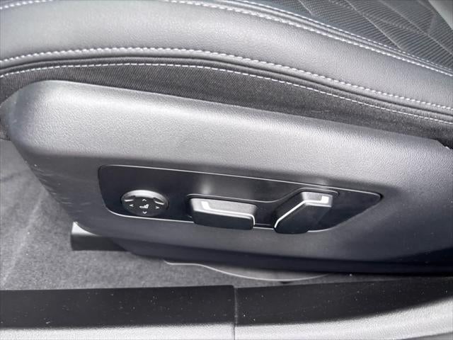 2025 BMW 530i 530i