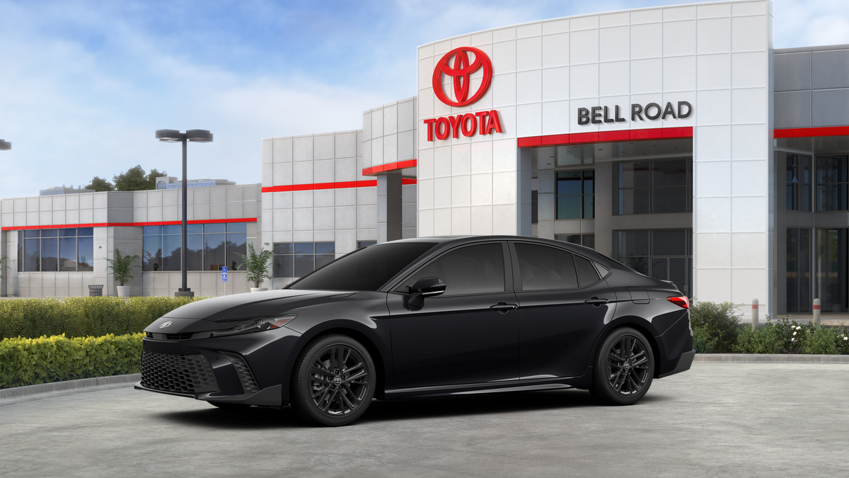 2026 Toyota Camry SE Hybrid's photo