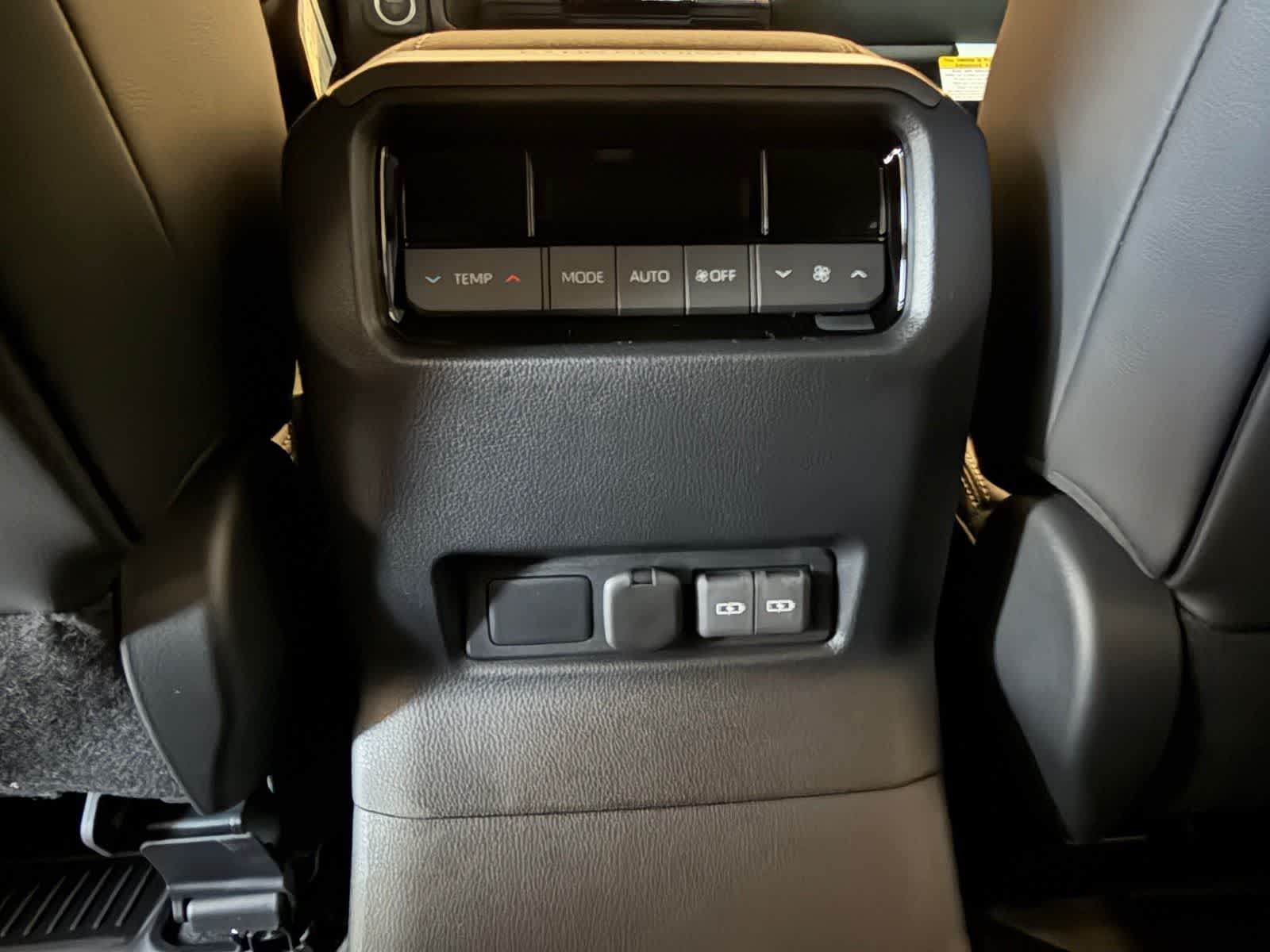 2027 Toyota Land Cruiser 4WD (Natl)