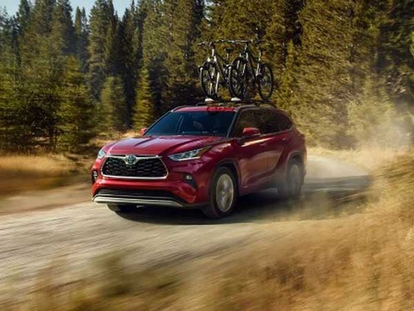 2024 Toyota Highlander Hybrid off-roading