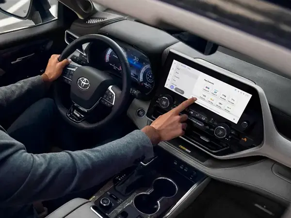 2025 Toyota Highlander dash